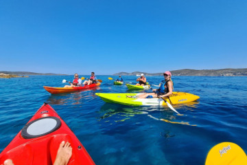 Guided kayak tour to Pakleni islands