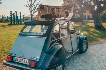 A drive and tour of a vineyard in a 2CV or Méhari with a driver