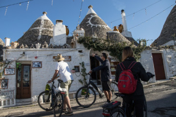 e-bike tour in Alberobello. Trulli, countryside, mill and donkeys