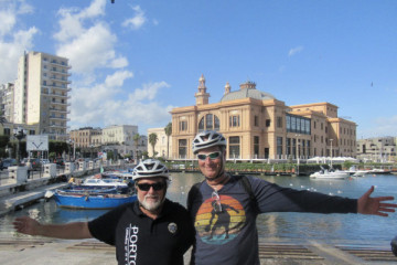 e-bike tour in Bari. The old town, the seafront and the shopping district