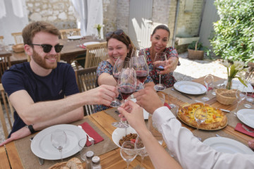 Cellar visit, tasting class and lunch