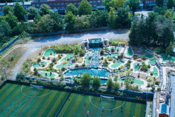 Casual play - 18 hole Crazy Golf