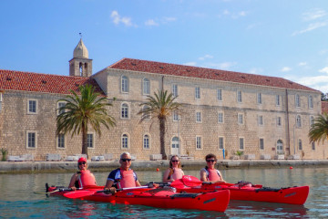 Immerse with your family in sea kayaking adventure! 