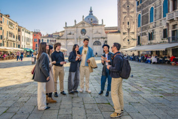 Walking city tour & Gondola Ride