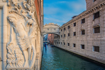 Venice Gondola ride and Skip the line Doge's Palace Tour