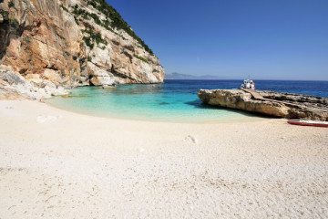 Exclusive dinghy for tours along the coast of Baunei