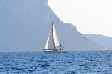 PRIVATE SAILBOAT TOUR WITH LUNCH ON BOARD