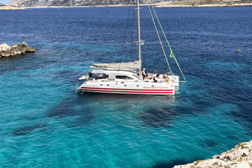 Calanques Catamaran Cruise, Picnic, & Snorkeling