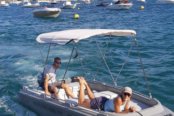 Roto Boat  Rental Rovinj – No License Needed