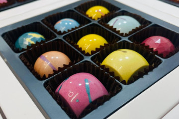 Chocolatier course module 3 - coloured cocoa butter.