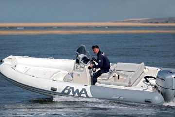 Rental Bwa (max. 9 people, mot.40 cv) PARTNER