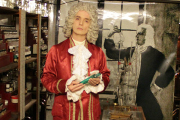 Historical Costume guided tour in english (weekends and thursday afternoon)