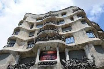 Guided Night Tour and Show at La Pedrera - Casa Milà