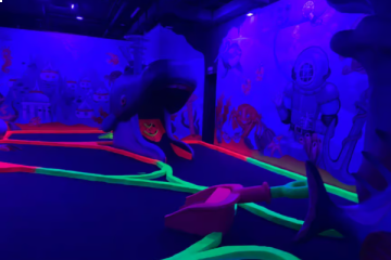 BLACK LIGHT MINI GOLF