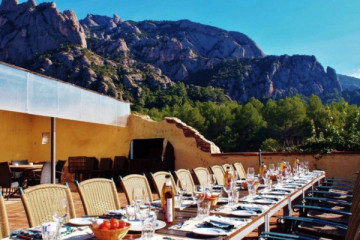 PRIVATE TOUR - Montserrat Monastery, Scenic Hiking & Farmhouse Lunch
