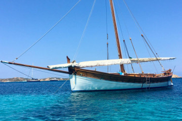 La Maddalena: Full-Day Vintage Sailing Tour