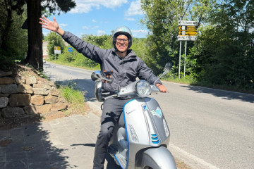 Florence: E-Vespa rental and Fiesole &  Oil Experience