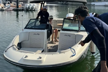 Abu Dhabi: Private Sea Ray Boat Tour with Island Escape