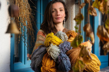 Plant-dyed colours