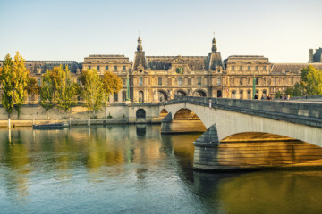 Ticket to the Louvre Museum and Seine River Cruise with Audio Guide