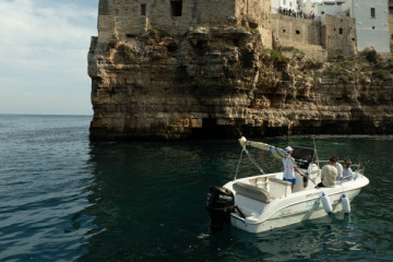 Polignano a Mare: Boat tour of the caves with aperitif