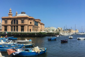 Take the train to photograph Bari Liberty