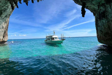 Motorboat + guided tour + Entrance to the Bue Marino Cave