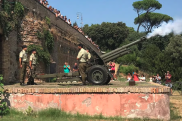 Rome’s High Noon: The Janiculum Cannon & Vespa Experience (GYG)