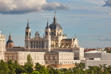 Guided tour of the Royal Palace and Almudena Cathedral
