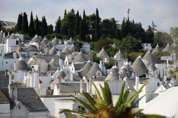 Valley d'Itria Group Tour from Lecce to Polignano, Alberobello & Ostuni