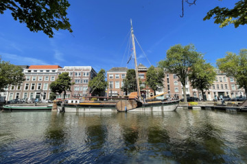 Meeting Museum Boat