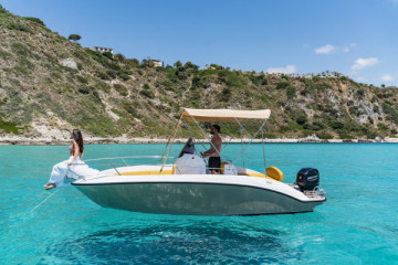 Rent BERMUDA 570 | No license  – 6 seats