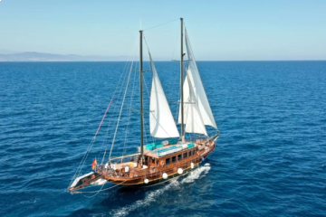 Sunset cruise in Barcelona with live music on the Mediterranean