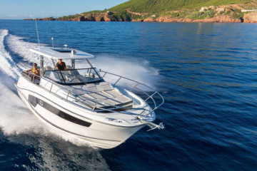 Private motor yacht tour