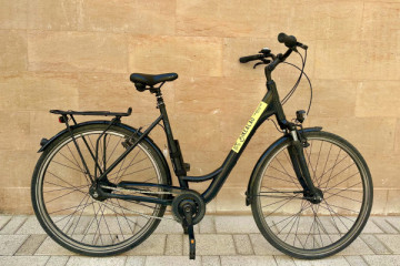 Rent a city bike in Sport shop