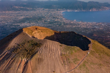 From Naples: Roundtrip for the Vesuvio Park