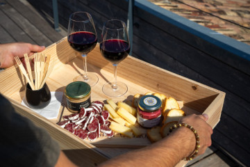 Wine & sharing platter on the rooftop for 2 persons