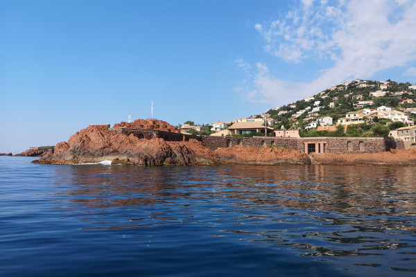 Antheor's red rock @esterelcotedazur