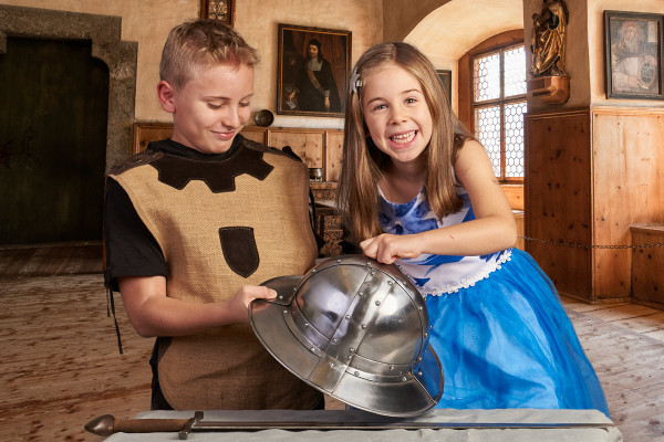 In our Adventure area medieval armor and other things wait for you to touch them and try them on. Here you wil also find interactive tablets and a magic mirror.
