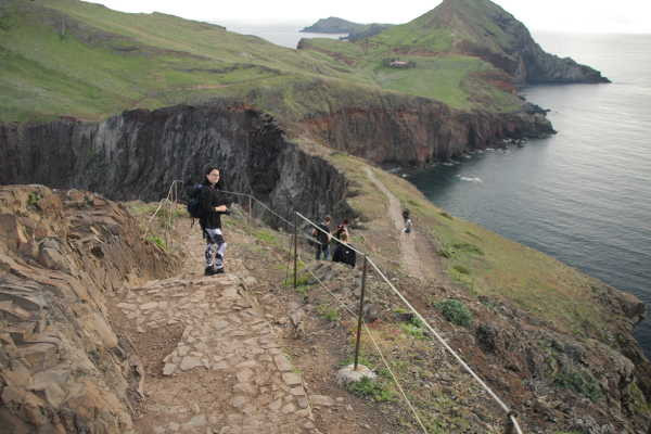 The exposed, narrow ridge in the first third of the hike.