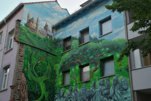 besondere Hausfassade auf dieser Strecke