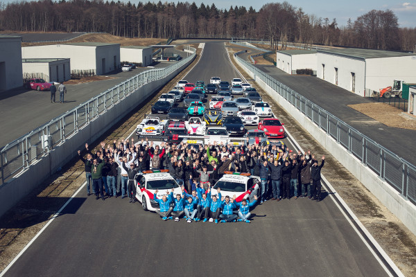 Theoretical/practical introduction to the basics of sportive driving with Racetrack experienced instructors Theoretical/practical introduction to the basics of sportive driving with Racetrack experienced instructors