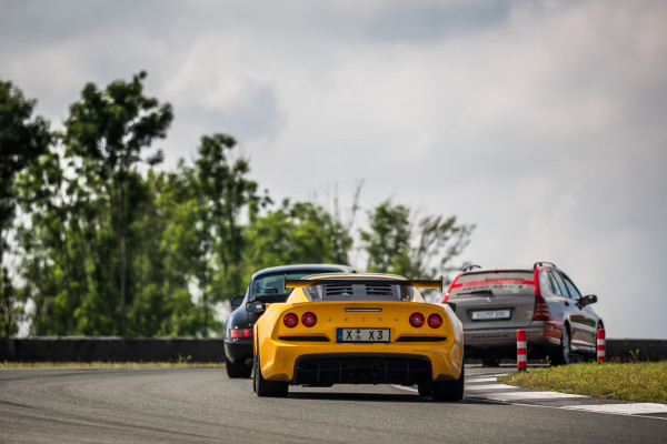4 x 20 minutes guided driving time - group division according to driving style & ability 4 x 20 minutes guided driving time - group division according to driving style & ability