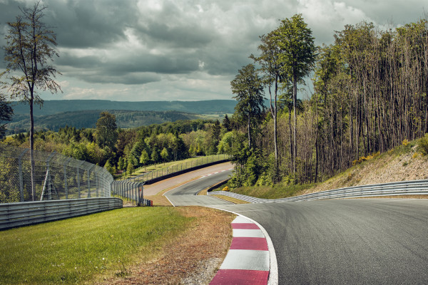 4.2 kilometres of Track - 19 curves - 44 crests and pits = driving fun guaranteed