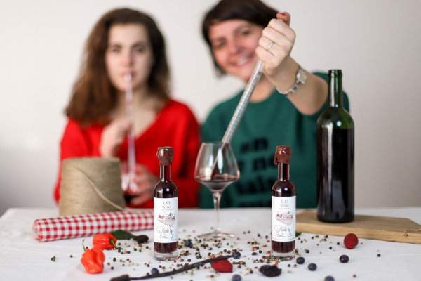 Creawine® workshop : create your own wine and leave with your own personalized bottle. 