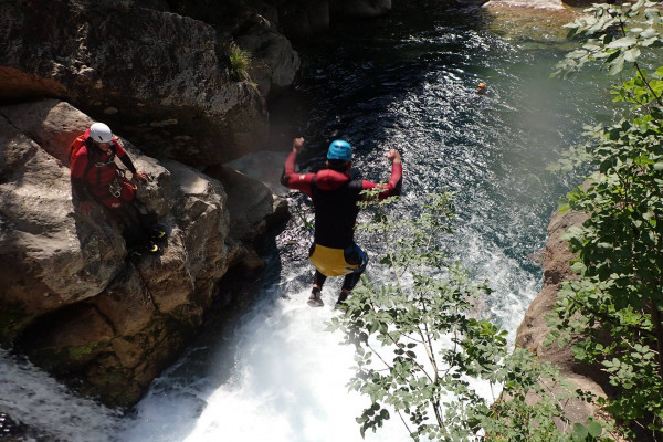 Azur Canyoning - Gorges du Loup jump