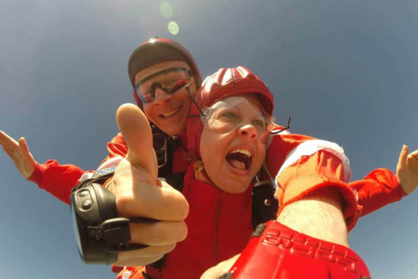 Tandem jumping voucher gift idea