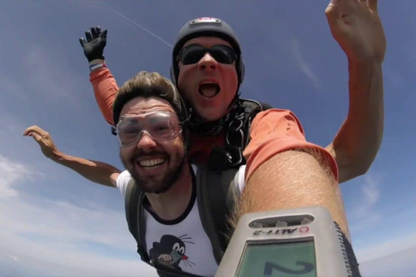 Skydiving including a multimedia package