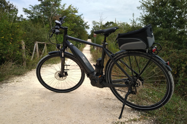ebike cube  touring valle d'Itria