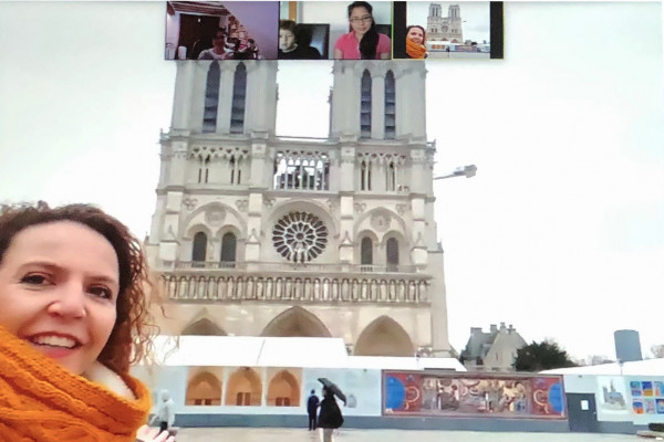 Your screen with Guide in front of Notre Dame Cathedral